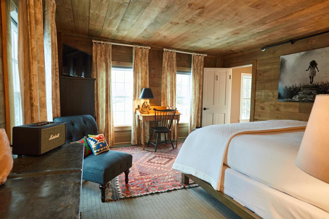 Shelter Harbor Inn Уестърли Екстериор снимка