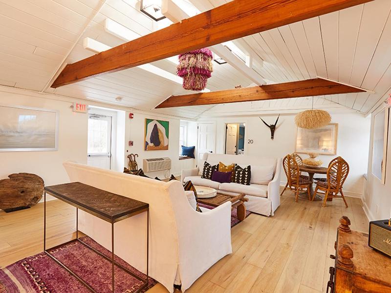 Shelter Harbor Inn Уестърли Екстериор снимка
